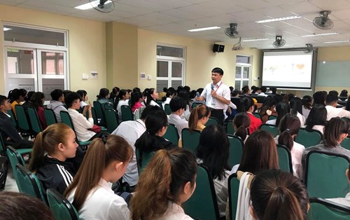 Đánh giá Kỹ năng và Thái độ của sinh viên Luật thông qua chuỗi hoạt động cộng đồng và năng lực ngoại ngữ