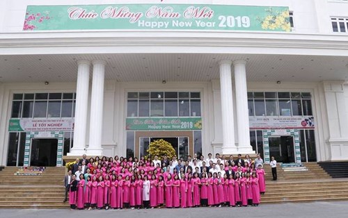 “Lì xì sách” - nét văn hóa đẹp của người Đại học Đông Á