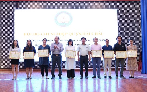Đại học Đông Á đón nhận Giấy khen về công tác an sinh xã hội mùa Covid-19