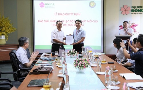 Đại học Đông Á là Phó chủ nhiệm CLB Giáo dục mở trực thuộc Hiệp hội Các trường đại học, cao đẳng Việt Nam