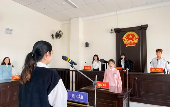 Một buổi thực tập tại Toà án nhân dân quận Hải Châu của sinh viên K19 Khoa Luật Trường Đại học Đông Á