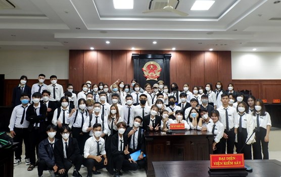 Chuyến tham quan kiến tập Toà án nhân dân cấp cao tại thành phố Đà Nẵng của sinh viên Khoa Luật trường Đại học Đông Á