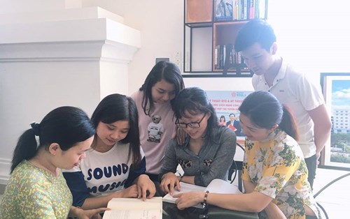 Một buổi sinh hoạt hàng tuần của CLB Light of Law - Khoa Luật