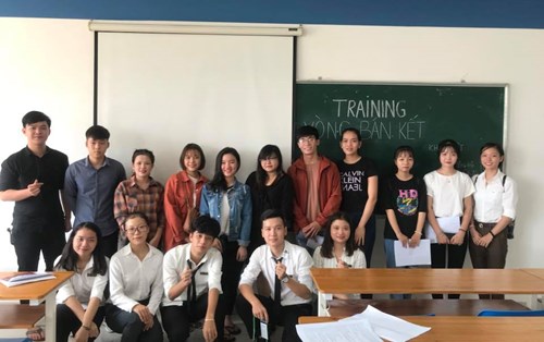 Training Luật thi đấu tranh biện KARL POPPER cho 4 đội thi đấu ở Vòng Bán Kết