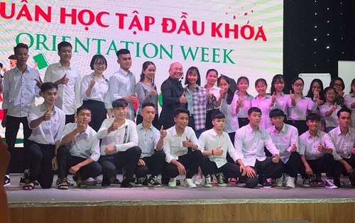 Sinh viên Khóa 19 hào hứng với buổi học “Xây dựng thương hiệu và định vị bản thân” cùng diễn giả nổi tiếng Diệp Minh Nghị