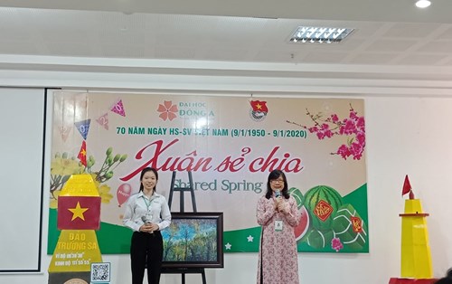 238 vé xe Tết gửi đến sinh viên khó khăn 16 tỉnh miền Trung trong chương trình "Xuân sẻ chia" của trường Đại học Đông Á