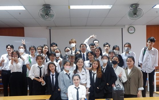 Sinh viên với chuyên đề “Các phương thức giải quyết tranh chấp kinh doanh, thương mại" 