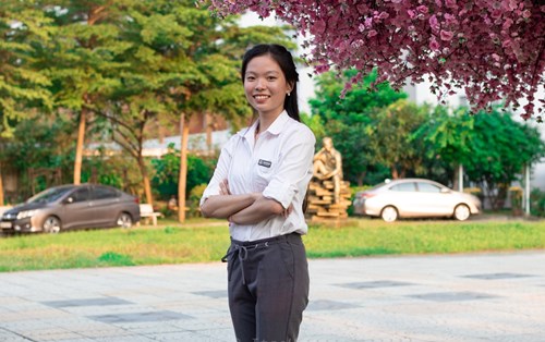 Vinh danh sinh viên Phạm Phương Loan có thành tích xuất sắc trong học tập