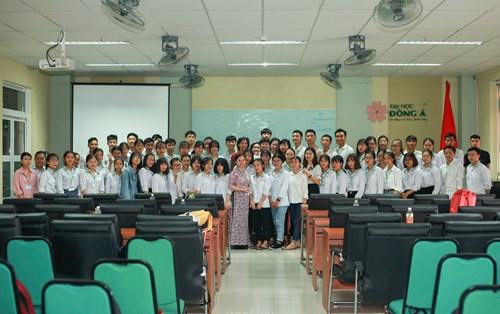 Buổi giao lưu thân mật giữa giảng viên khoa Luật và các bạn tân sinh viên K19 - Sắc màu Khoa Luật