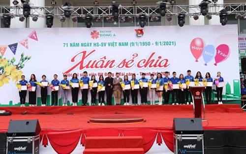 Vinh danh Đoàn viên xuất sắc trong hoạt động trách nhiệm cộng đồng năm học 2019-2020