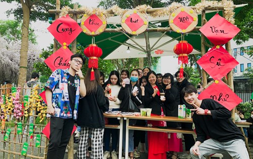 Chợ Tết xưa của Khoa Luật rực rỡ trong chuỗi hoạt động Xuân sẻ chia 2021