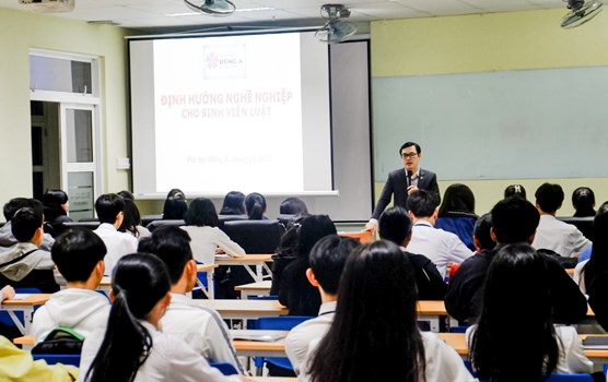Tân sinh viên Khoa Luật với buổi Định hướng nghề nghiệp bổ ích