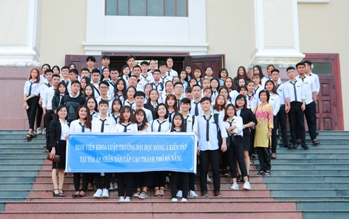Sinh viên Khoa Luật đại học Đông Á đi kiến tập tại TAND Cấp cao tại TP. Đà Nẵng và Công ty luật DMS Law firm