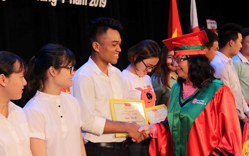 Vinh danh sinh viên có thành tích xuất sắc trong hoạt động Hiến máu tình nguyện 2019